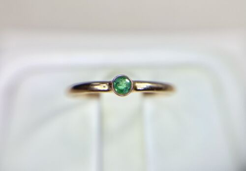 14k Rose Gold Natural Round Shape Small Green Emerald Bezel Set Ring