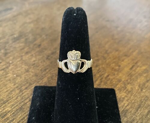 Vintage 9k Yellow Gold Claddagh Irish Classic Heart Shape Ring