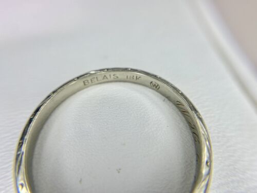 Vintage Art Deco Signed 18k White Gold Engraved Round Wedding Band Ring