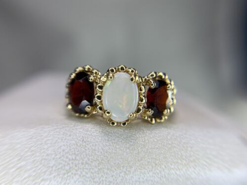 Vintage 10k Yellow Gold Oval White Opal Rhodolite Red Garnet Three Stone Ring