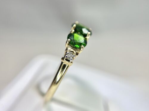 Vintage 10k Yellow Gold Round Dark Green Emerald Round Diamond Ring