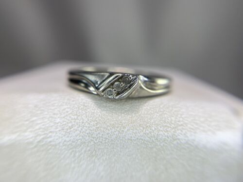 Vintage 10k White Gold Round Single Cut Diamond Three Stone Classic Band Ring