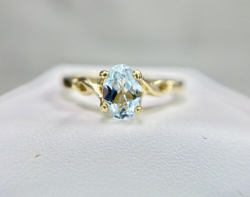 Vintage Designer Signed 10k Yellow Gold Natural Oval Blue Topaz Solitaire Ring