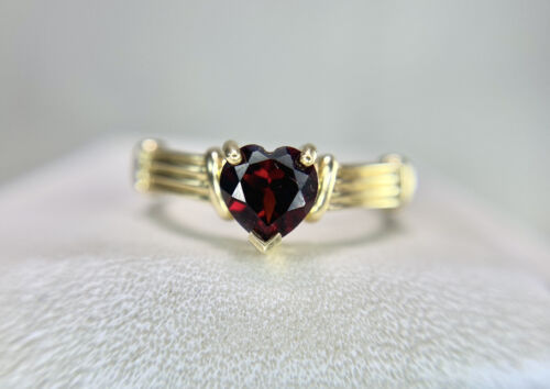 Vintage Designer 10k Yellow Gold Natural Heart Shape Rhodolite Garnet Ring