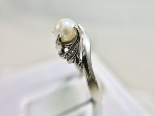 Vintage 10k White Gold White Cultured Pearl Round Diamond Classic Ring