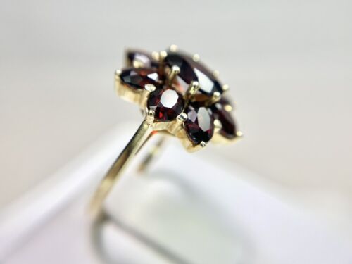 Vintage 14k Yellow Gold Natural Oval Shape Rhodolite Garnet Cocktail Ring