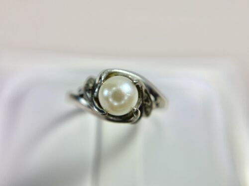 Vintage 10k White Gold White Cultured Pearl Round Diamond Classic Ring