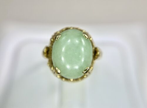 Vintage 14k Yellow Gold Oval Shape Green Jade Filigree Solitaire Cocktail Ring