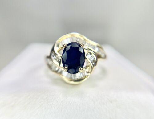 Vintage 14k Yellow Gold Natural Oval Blue Sapphire Baguette Diamond Ring