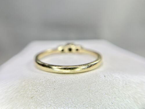 Vintage 14k Yellow Gold Natural Round Diamond Three Stone Small Engagement Ring