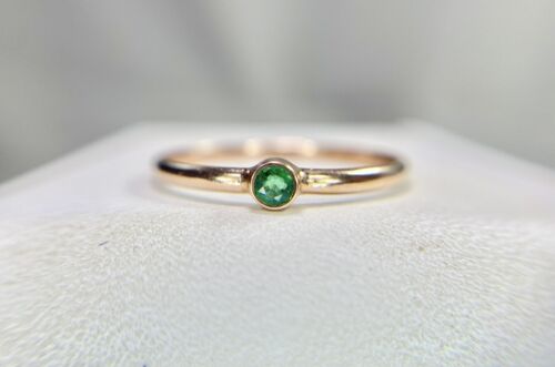 14k Rose Gold Natural Round Shape Small Green Emerald Bezel Set Ring