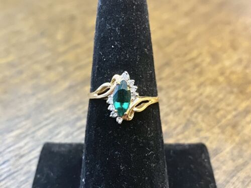 Vintage 14k Yellow Gold Marquise Green Tourmaline Round Diamond Ring