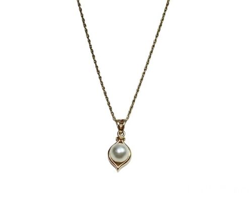 Vintage 14k Yellow Gold Round White Cultured Pearl Solitaire Pendant Necklace