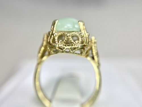 Vintage 14k Yellow Gold Oval Shape Green Jade Filigree Solitaire Cocktail Ring