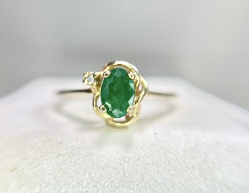 Vintage 10k Yellow Gold Natural Oval Shape Green Emerald Round Diamond Ring