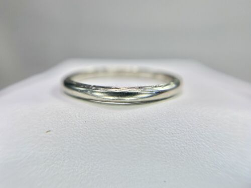 Vintage Art Deco Signed 18k White Gold Engraved Round Wedding Band Ring