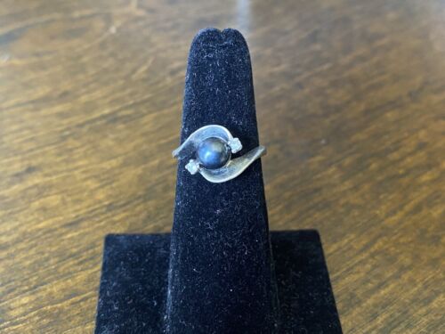 Vintage 10k White Gold Cultured Black Tahitian Pearl Round Diamond Bypass Ring