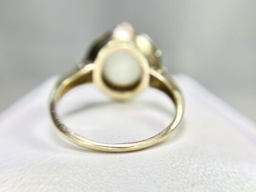 Vintage 10k Yellow Gold Natural Round White Opal Bezel Set Flower Cocktail Ring