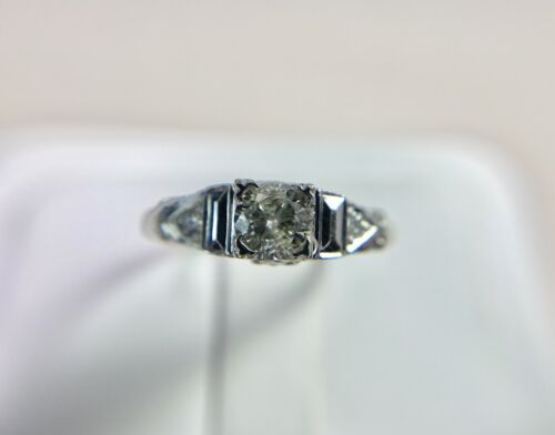 Vintage Art Deco 18k White Gold Natural Round Diamond Engraved Engagement Ring