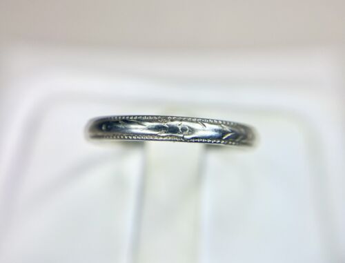 Vintage Art Deco 18k White Gold Hand Engraved Wedding Band Ring