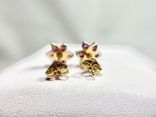 Vintage 10k Yellow Gold Natural Round Red Ruby Small Flower Stud Earrings