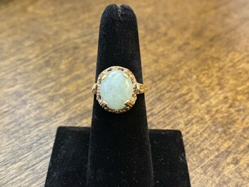 Vintage 14k Yellow Gold Oval Shape Green Jade Filigree Solitaire Cocktail Ring