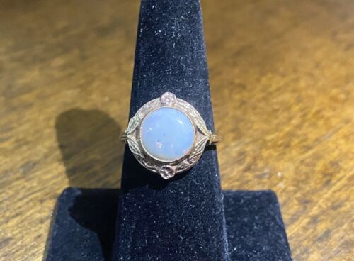 Vintage 10k Yellow Gold Natural Round White Opal Bezel Set Flower Cocktail Ring