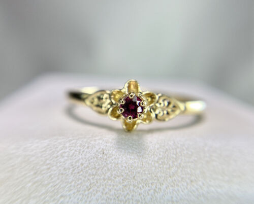 Vintage 14k Yellow Gold Natural Round Red Rhodolite Garnet Small Solitaire Ring