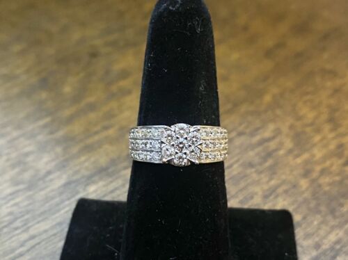 18k White Gold Natural Round Brilliant Diamond Cluster Engagement Ring