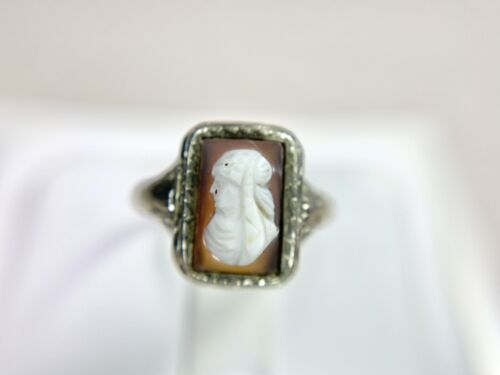 Art Deco 18k White Gold Cameo Lady Silhouette Filigree Small Cocktail Ring