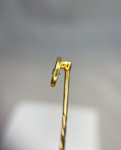 Vintage Art Deco 18k Yellow Gold Natural Small Round Blue Sapphire Stick Pin