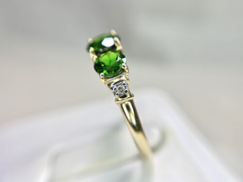 Vintage 10k Yellow Gold Round Dark Green Emerald Round Diamond Ring