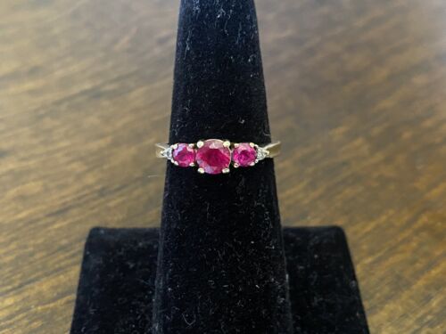 Vintage Estate 10k Yellow Gold Synthetic Red Ruby Round Diamond Classic Ring