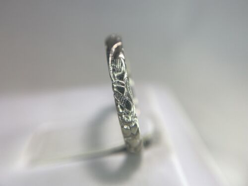 Vintage Art Deco 18k White Gold Flower Design Textured Wedding Band Stack Ring