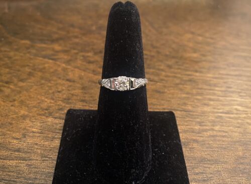 Vintage Art Deco 18k White Gold Natural Round Diamond Engraved Engagement Ring