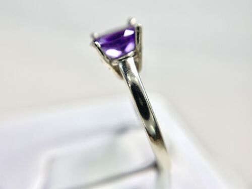 Vintage 14k White Gold Natural Oval Shape Purple Amethyst Solitaire Ring