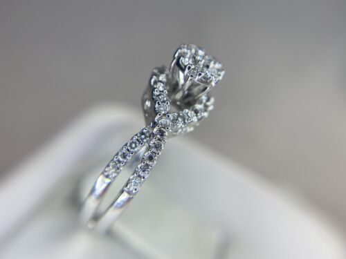 14k White Gold Designer Round Diamond Round Cluster Pave Engagement Ring