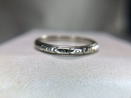 Vintage Art Deco 18k White Gold Hand Engraved Wedding Band Ring