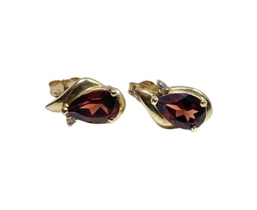 Vintage 10k Yellow Gold Pear Shape Dark Red Rhodolite Garnet Stud Earrings