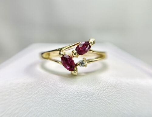 Vintage 14k Yellow Gold Designer Rhodolite Garnet Round Diamond Ring