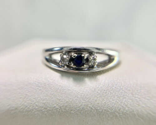 Vintage 10k White Gold Natural Round Blue Sapphire Diamond Three Stone Ring