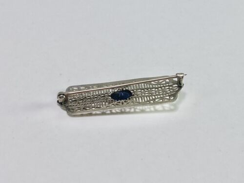 Vintage Art Deco 14k White Gold Oval Shape Natural Sapphire Thin Filigree Pin