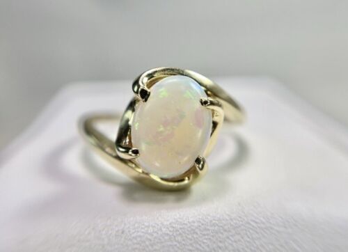 Vintage 14k Yellow Gold Natural Oval Shape Ethiopian Opal Solitaire Bypass Ring