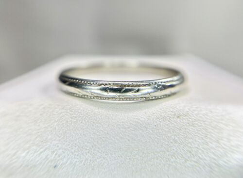 Vintage Art Deco 18k White Gold Hand Engraved Wedding Band Ring