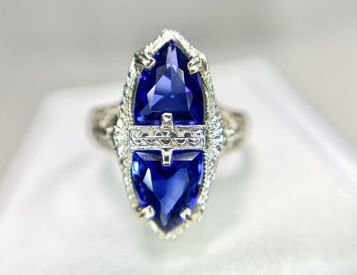 Vintage Art Deco 14k White Gold Shield Cut Blue Sapphire Filigree Cocktail Ring