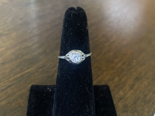 Vintage Art Deco 18k White Gold Natural Round Diamond Filigree Engagement Ring