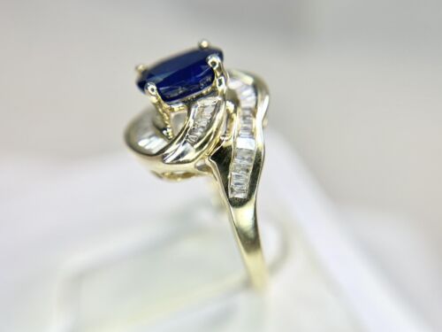 Vintage 14k Yellow Gold Natural Oval Blue Sapphire Baguette Diamond Ring