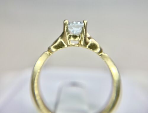 Vintage Designer Signed 10k Yellow Gold Natural Oval Blue Topaz Solitaire Ring