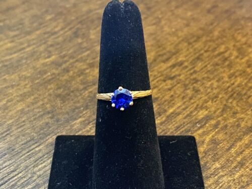 Vintage 14k Yellow Gold Round Royal Blue Sapphire Solitaire Engagement Ring