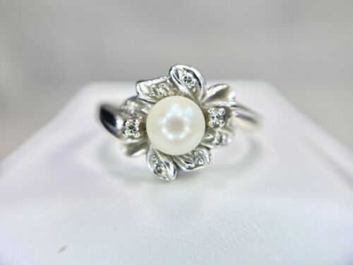 Vintage 14k White Gold Cultured Round White Pearl Diamond Small Cocktail Ring